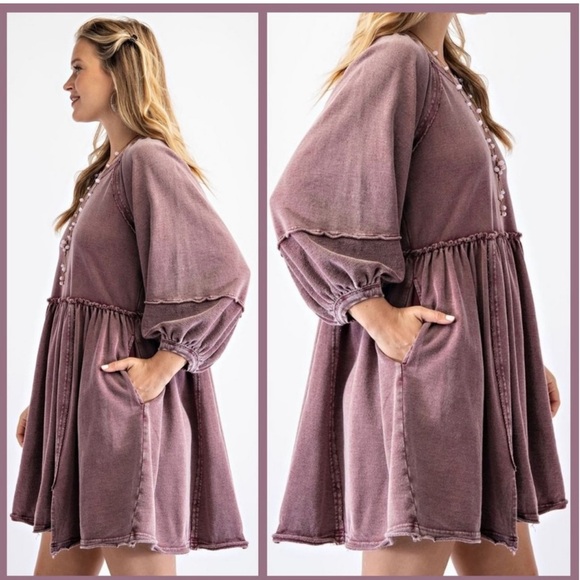 easel Dresses & Skirts - EASEL Exposed Seams Mineral Washed
Balloon Sleeve Dress with pockets Medium